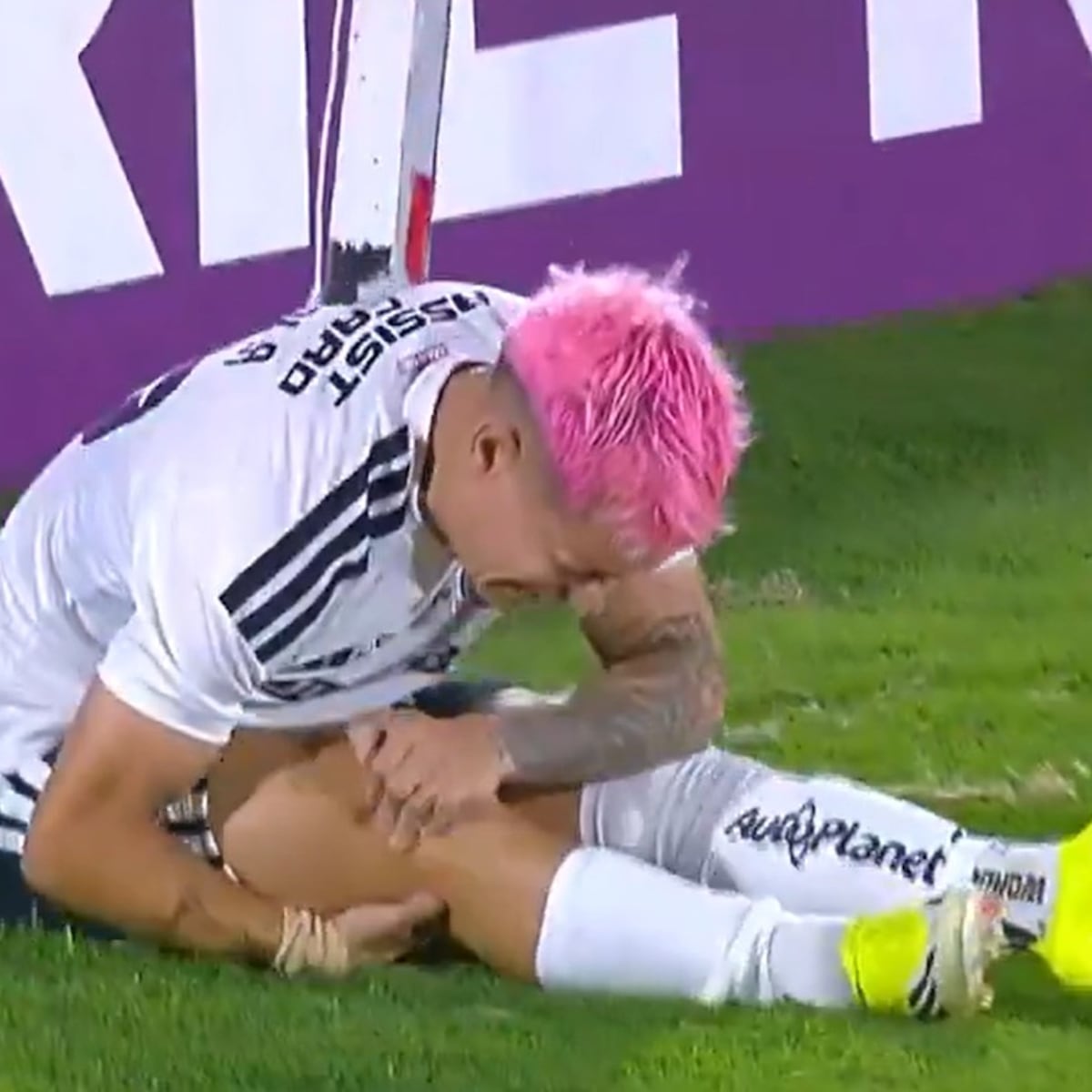 Cristián Zavala falla penal en amistoso y causa controversia mundial Cristián Zavala falla penal en amistoso y causa controversia mundial