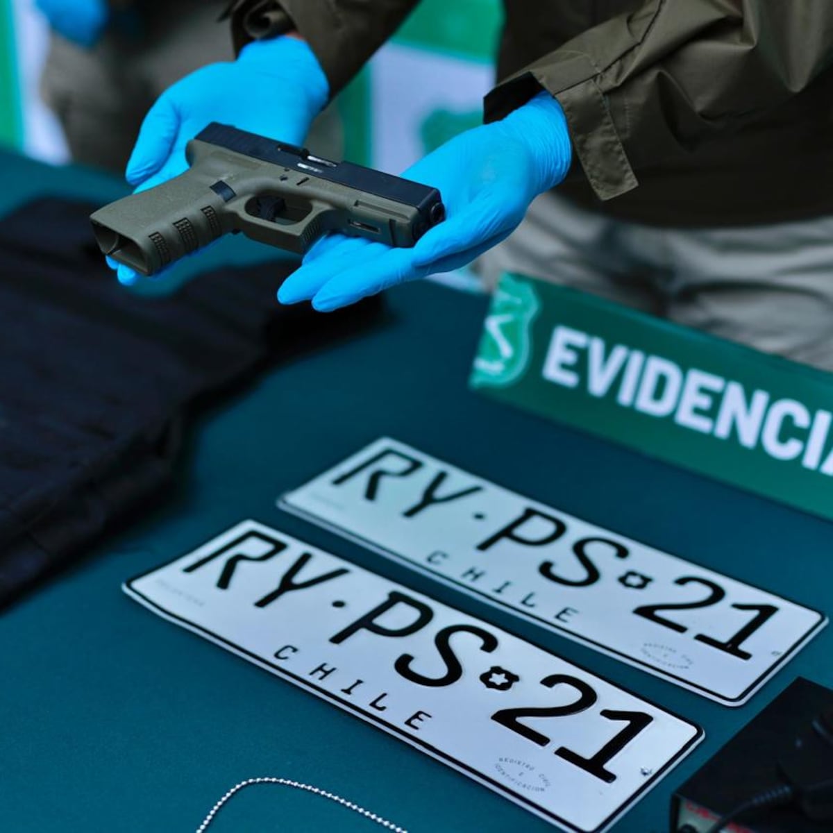 Desarticuladas 29 bandas y detenidos casi 200 tras caída del 23% en robo violento de vehículos en la RM Desarticuladas 29 bandas y detenidos casi 200 tras caída del 23% en robo violento de vehículos en la RM