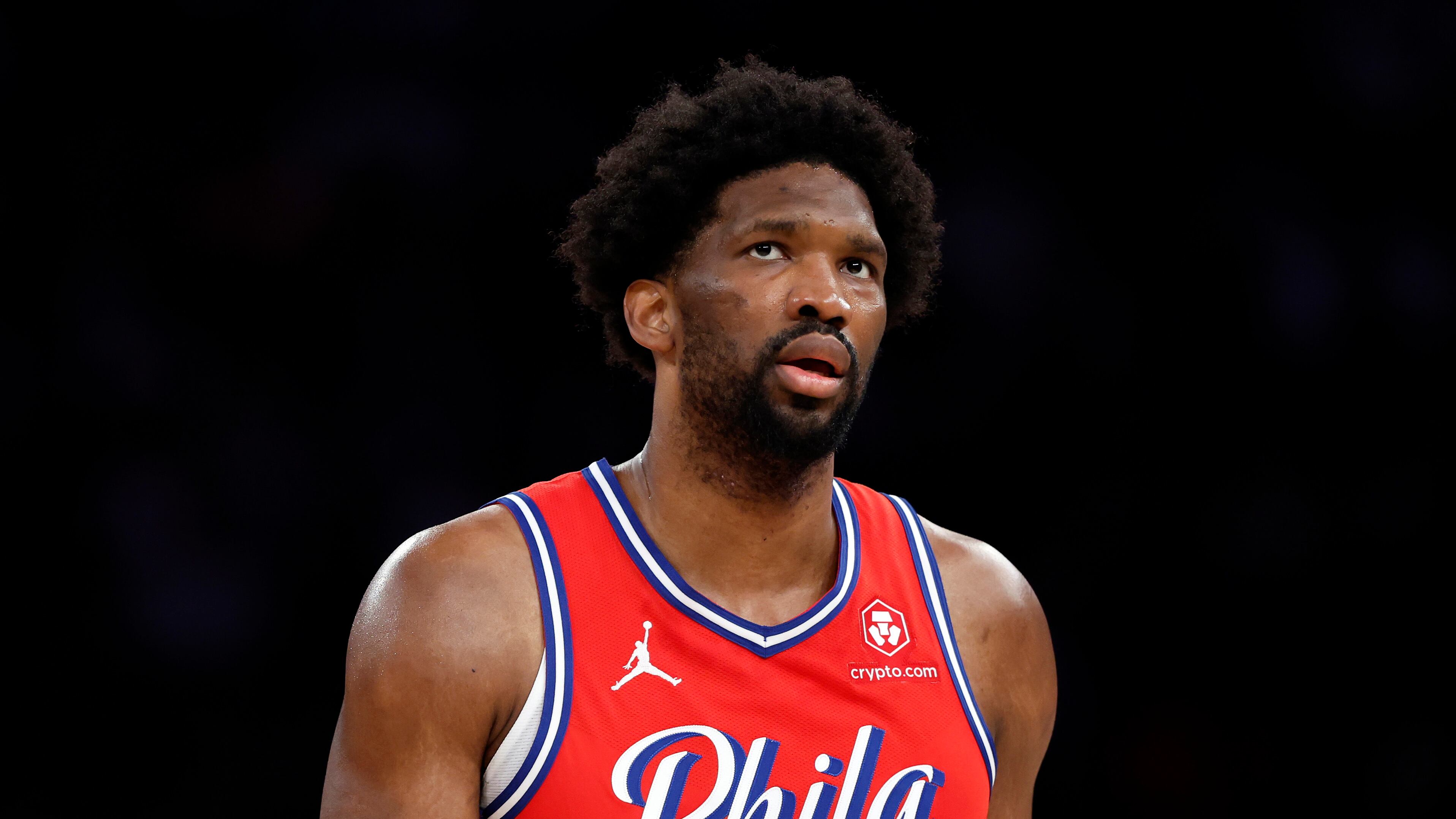 Joel Embiid, estrella de la NBA, reveló que sufre Parálisis de Bell.
