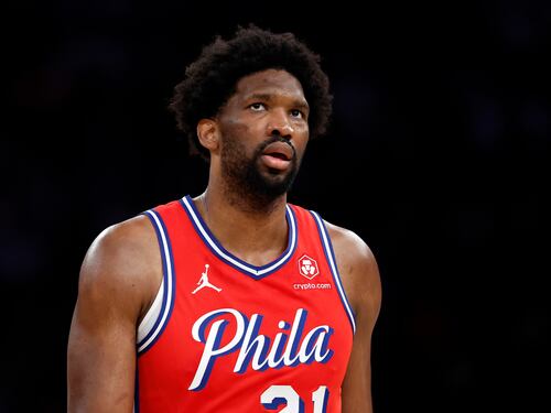 Joel Embiid, estrella de la NBA, revela que sufre una rara enfermedad