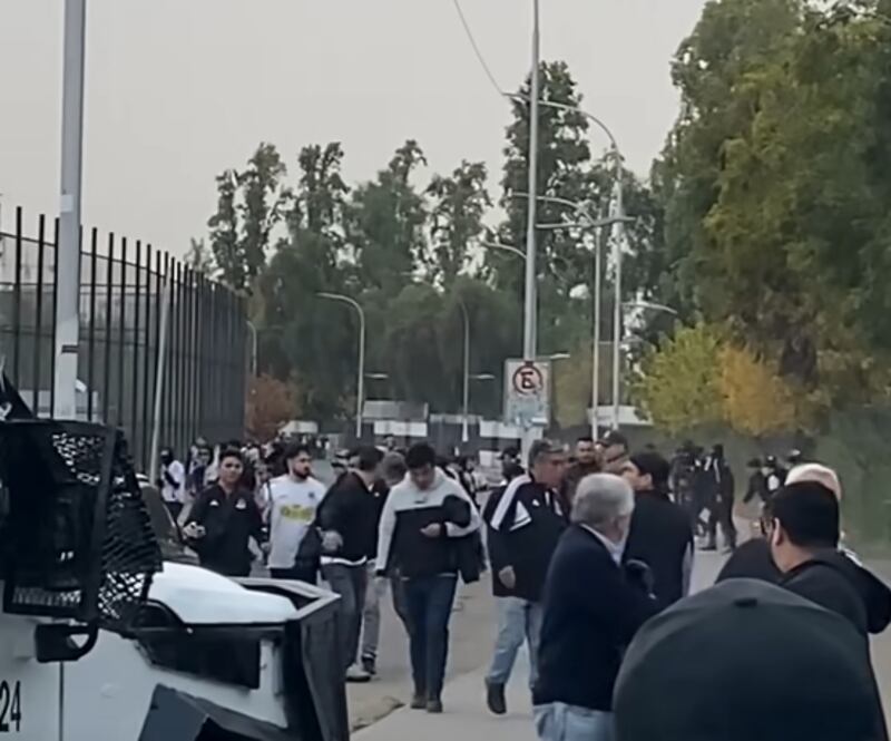 Dos jóvenes mueren en ingreso al Estadio Monumental previo a partido de Colo Colo con Fortaleza.