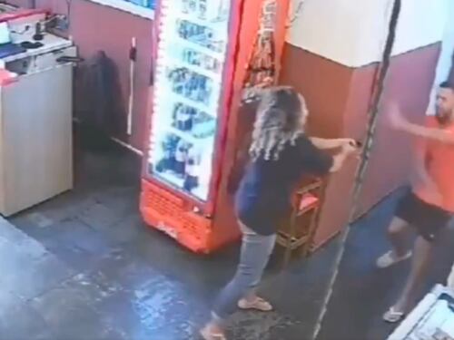 Mujer se dirige al lugar de trabajo de su exnovio con la intención de matarlo, pero él acaba disparándole