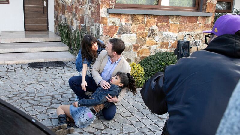 Canal 13 revela las primeras imágenes de su segunda mininovela “El obrero que me enamoró”