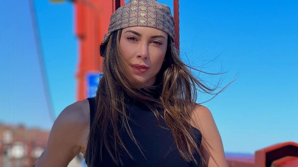 Daniela Colett está en Chile. La expareja de Eduardo Vargas aprovechó su estadía en el país para visitar a su exsuegros. "Los niños están felices de regalonear con sus abuelos", afirmó.
