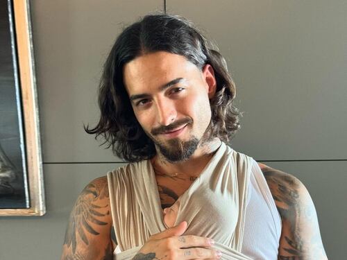 ¿Le queda? Maluma se ganó un nuevo apodo en las redes tras mostrar fotos con su bebé