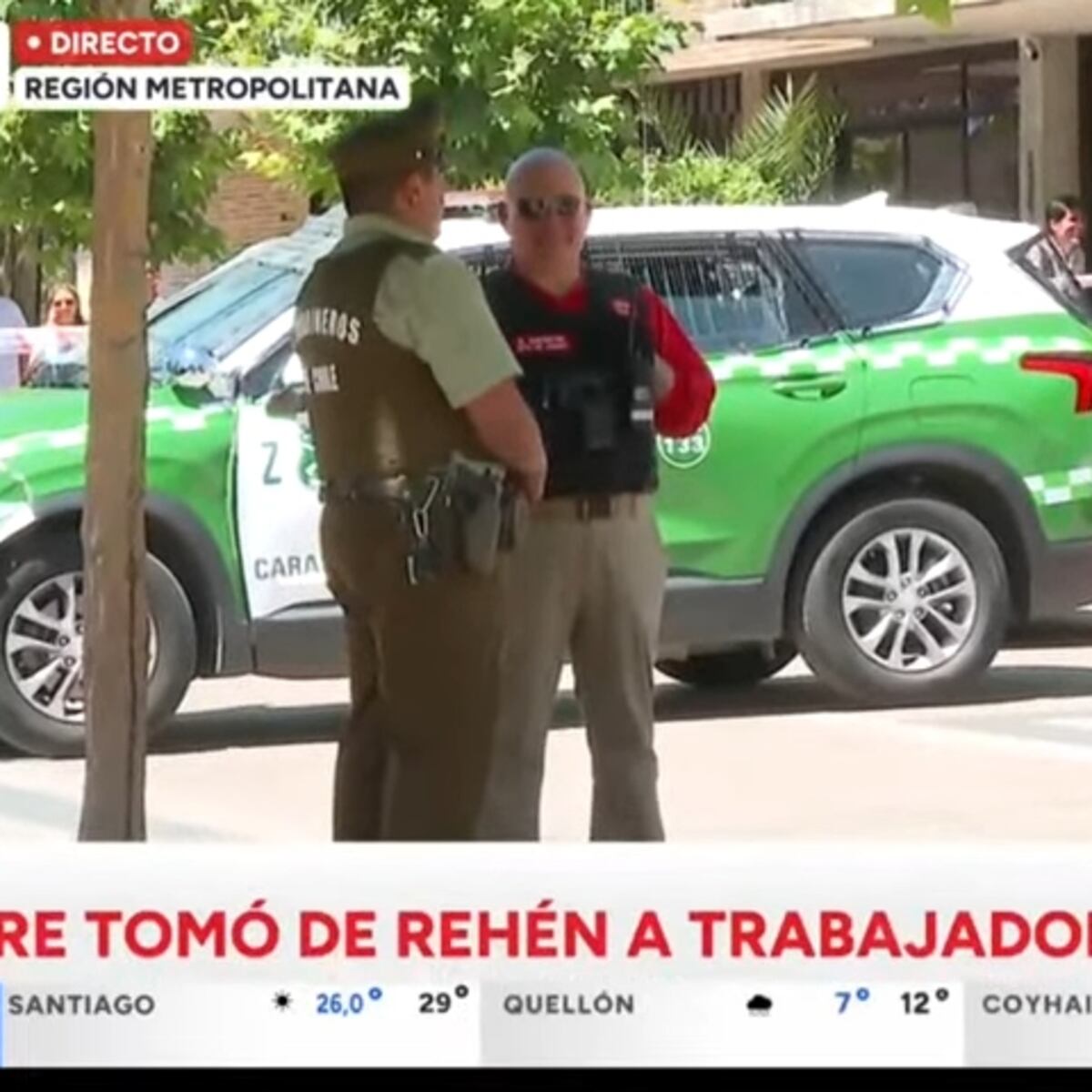 Carabineros despliega operativo con francotirador y negociadores para detener a hombre que tomó rehén en Las Condes Carabineros despliega operativo con francotirador y negociadores para detener a hombre que tomó rehén en Las Condes