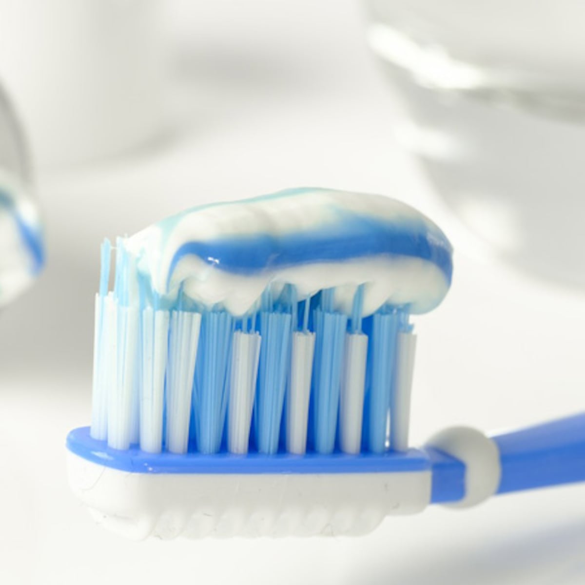 ISP identifica 19 pastas de dientes con fluoruro de estaño ISP identifica 19 pastas de dientes con fluoruro de estaño