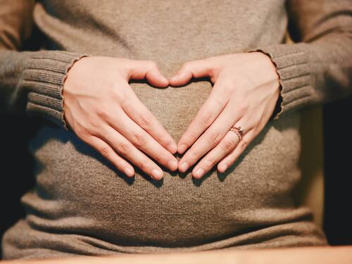 El déficit de vitamina D en embarazadas aumenta un 60% el riesgo de hipertensión en los niños