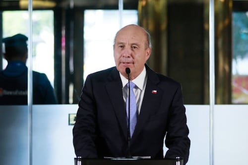 “Quizás la palabra descontinuar es más bien reformular”: ministro Quiroz vuelve a salir al paso de las recomendaciones sobre la alimentación escolar