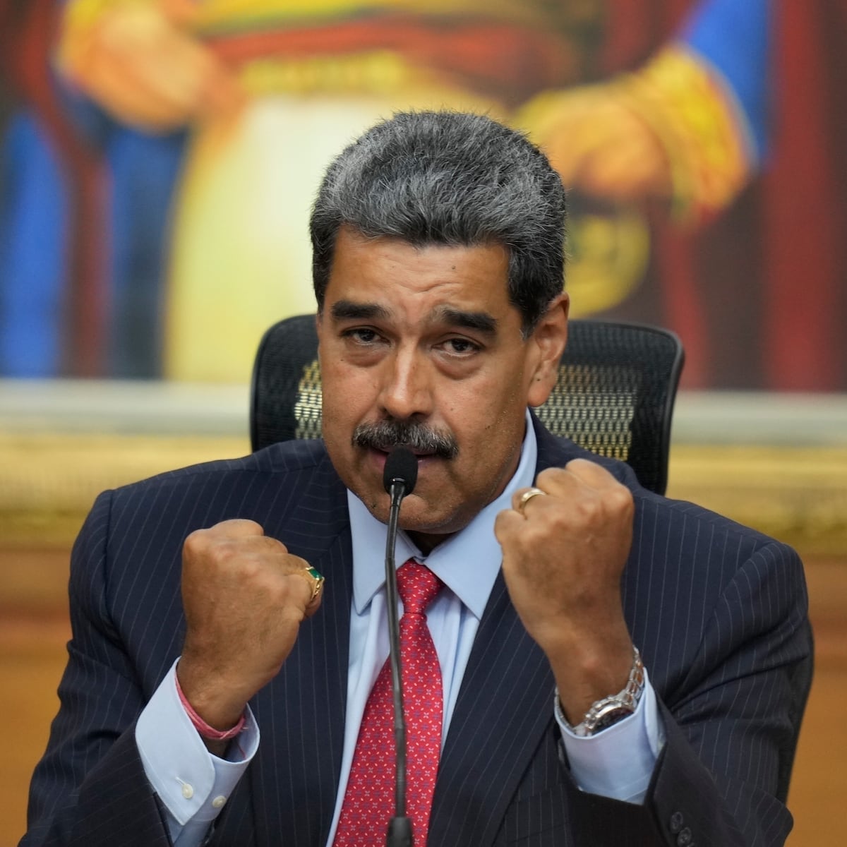 Maduro se autoproclama Presidente de Venezuela por tercer periodo Maduro se autoproclama Presidente de Venezuela por tercer periodo