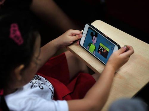 ¿Generación sin análisis? Por qué el uso de la IA en los deberes está dañando el cerebro de los niños