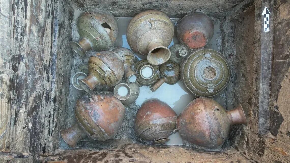 Un grupo de arqueólogos desenterró tres tumbas de la dinastía Han con 1.800 años de edad.