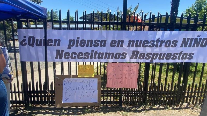 "No pude despedirme de los niños": Profesor que logró reducir a cero las inasistencias fue desvinculado de forma repentina
