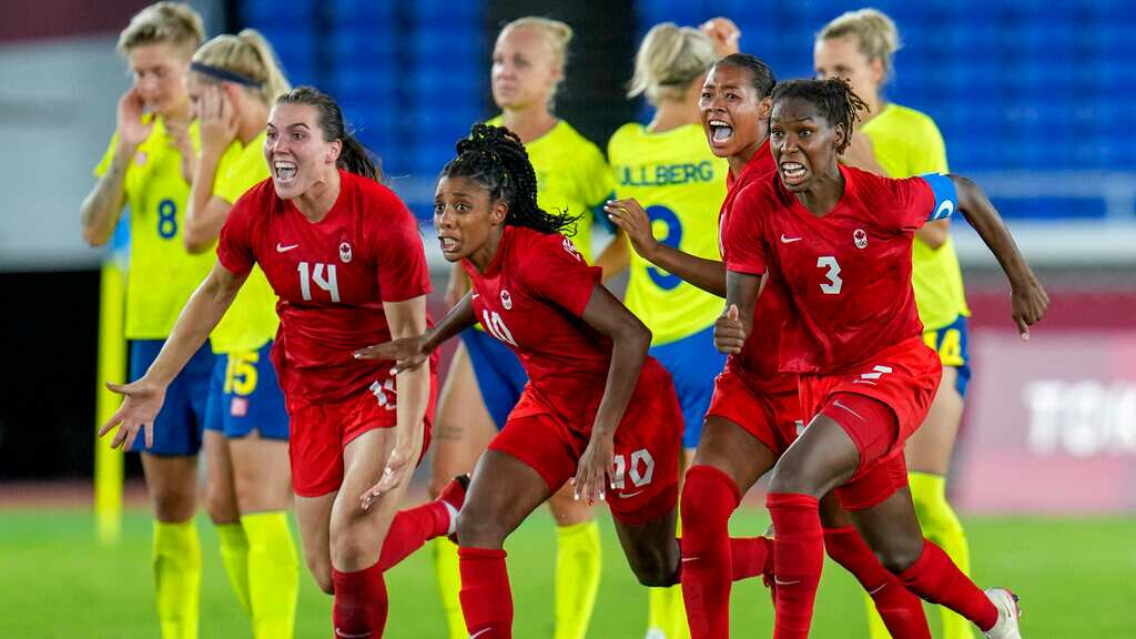 Canadá celebrando su oro olímpico