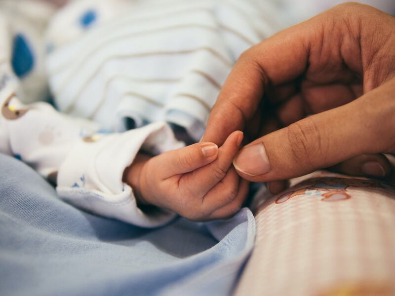 Foto de mamá con su bebé pequeño