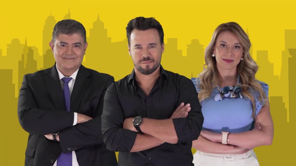 Después de su renuncia a La Red debido a la fuerte crisis que enfrenta la señal privada, Eduardo de la Iglesia llega a Vía X para conducir “Tiempos Violentos”, espacio que tratará sobre la contingencia ciudadana, se estrenará a partir de este lunes 13 de marzo a las 23:00 hrs.
El programa abordará temas relacionados con la violencia y la sensación de inseguridad que se viven en las calles, y que como sociedad estamos a tiempo para enfrentar los problemas y encontrar soluciones.
El ex conductor de Hola Chile no se encontrará solo, ya que lo acompañarán la destacada periodista Daniela Forero-Ortíz y el abogado Mauricio Daza, junto a interesantes invitados que analizarán este tema que ha dado mucho de que hablar en el ámbito nacional.
De la Iglesia, a través de un post en Instagram, asegura que el espacio será “en el estilo de siempre, con la libertad de siempre. Al pan pan, vino vino y con los temas que nos preocupan a todos. ¡¡Nos vemos!!”