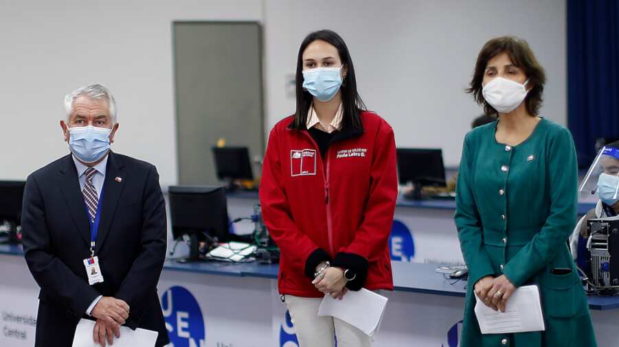 Enrique Paris, Paula Labra y Paula Daza