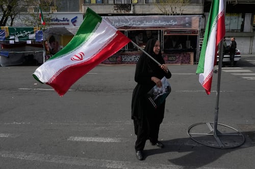 EEUU aplaza 5 días ataques a plantas eléctricas de Irán, amplía plazo de Trump en estrecho de Ormuz