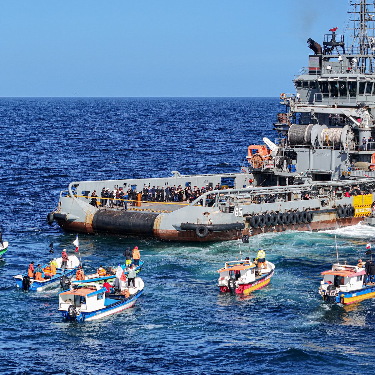 Familiares de pescadores de lancha Bruma dudan de cooperación del barco Cobra Familiares de pescadores de lancha Bruma dudan de cooperación del barco Cobra