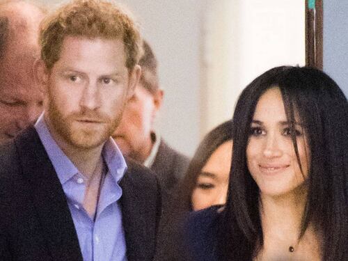 Meghan Markle reta la paciencia de la reina Isabel al ponerse un vestido con pronunciada apertura