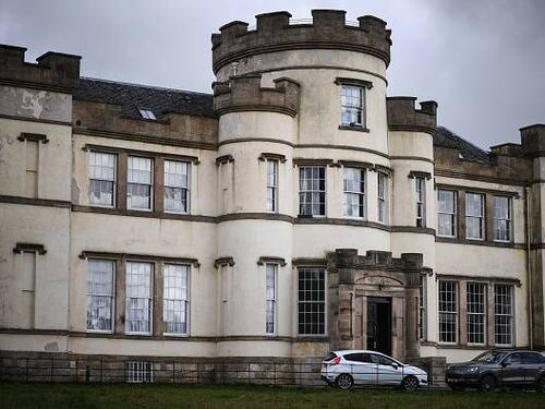 Hallan cientos de cuerpos de menores en fosa común de orfanato escocés