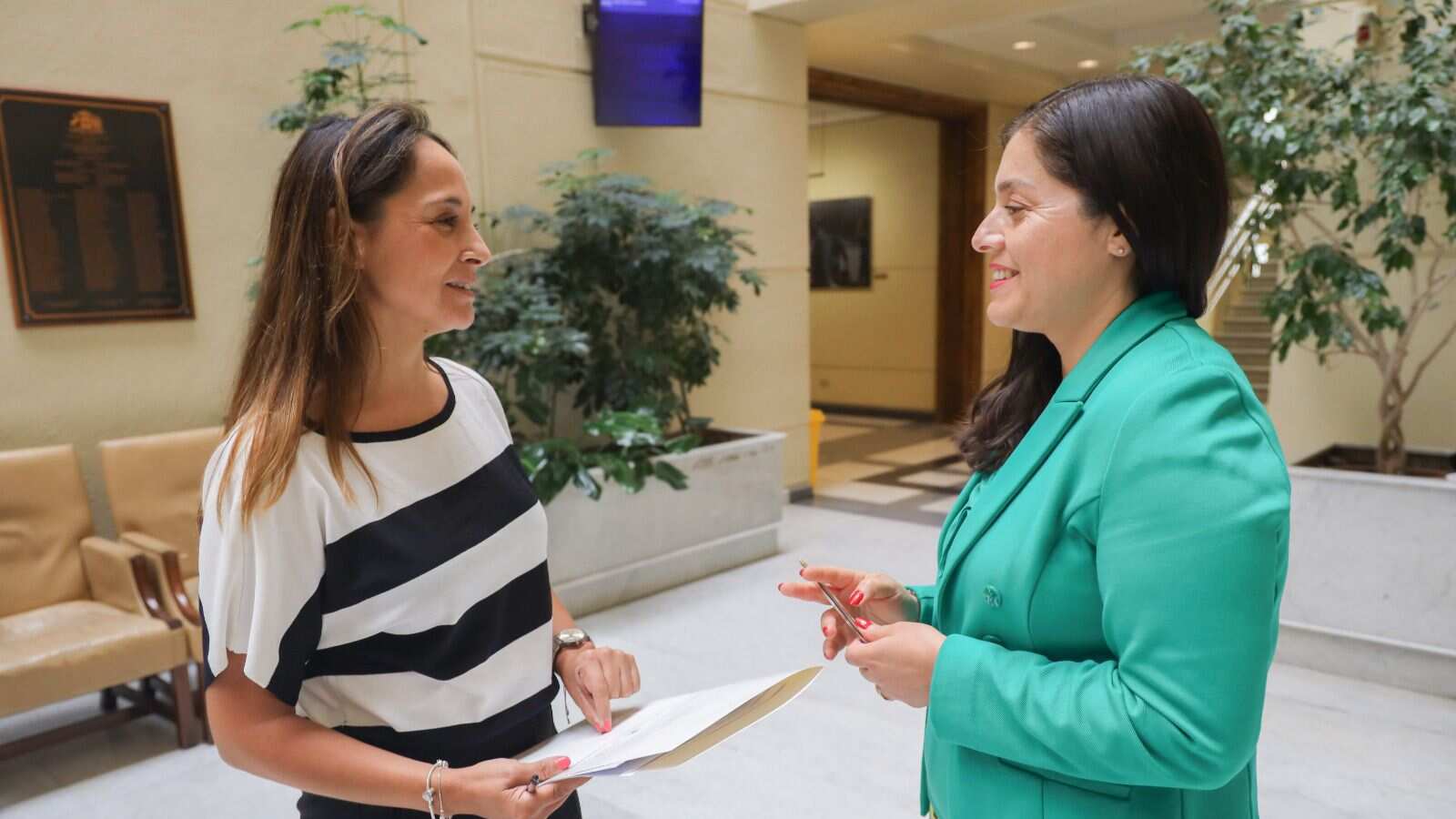 Diputadas Carla Morales y Karen Medina