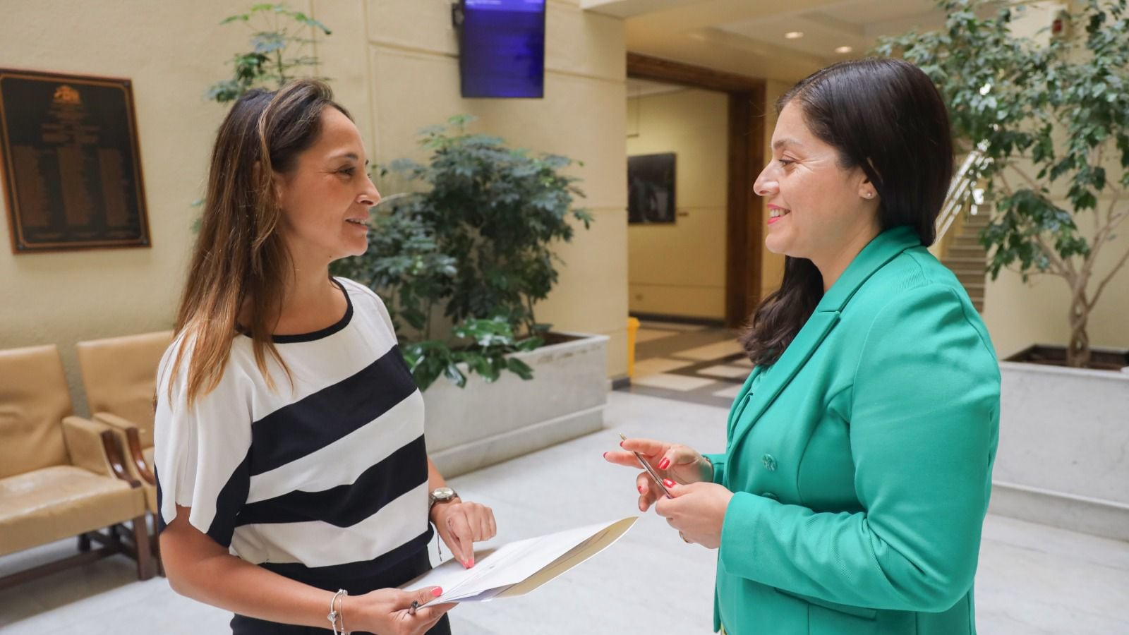 Diputadas Carla Morales y Karen Medina