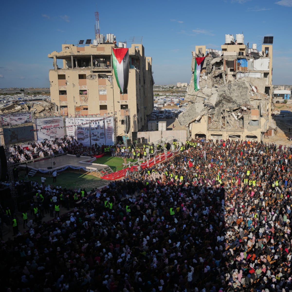 Masiva boda reúne a miles de palestinos en Gaza Masiva boda reúne a miles de palestinos en Gaza