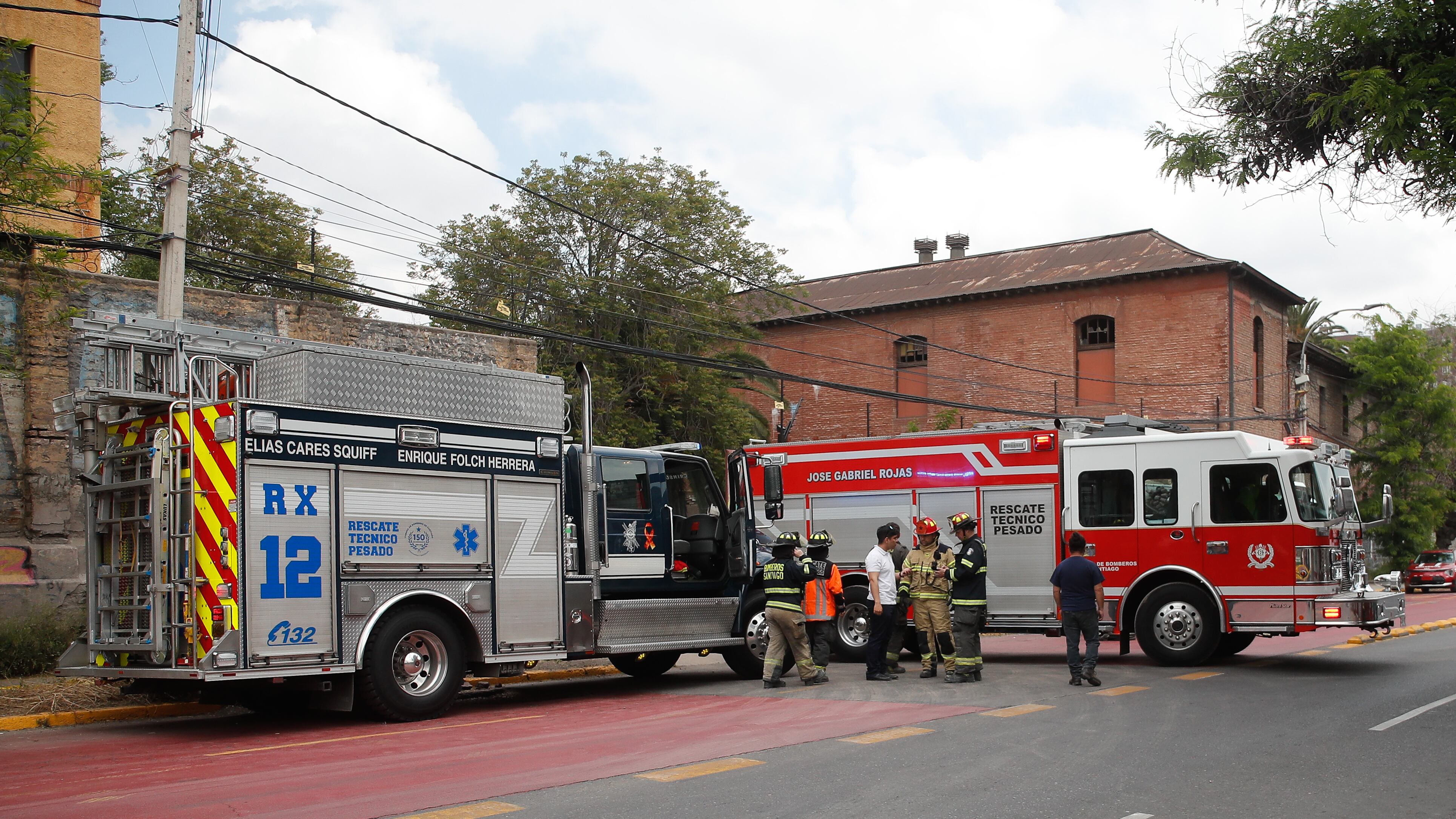 20 alumnos del INBA quemados por manipulación de Molotovs | 23 DE OCTUBRE DE 2024 / SANTIAGO
20 alumnos del Internado Nacional Barros Arana resultaron con quemaduras de diversa consideración por manipulación y confección de artefactos incendiarios para protestas (molotovs)
FOTO: DIEGO MARTIN/AGENCIAUNO