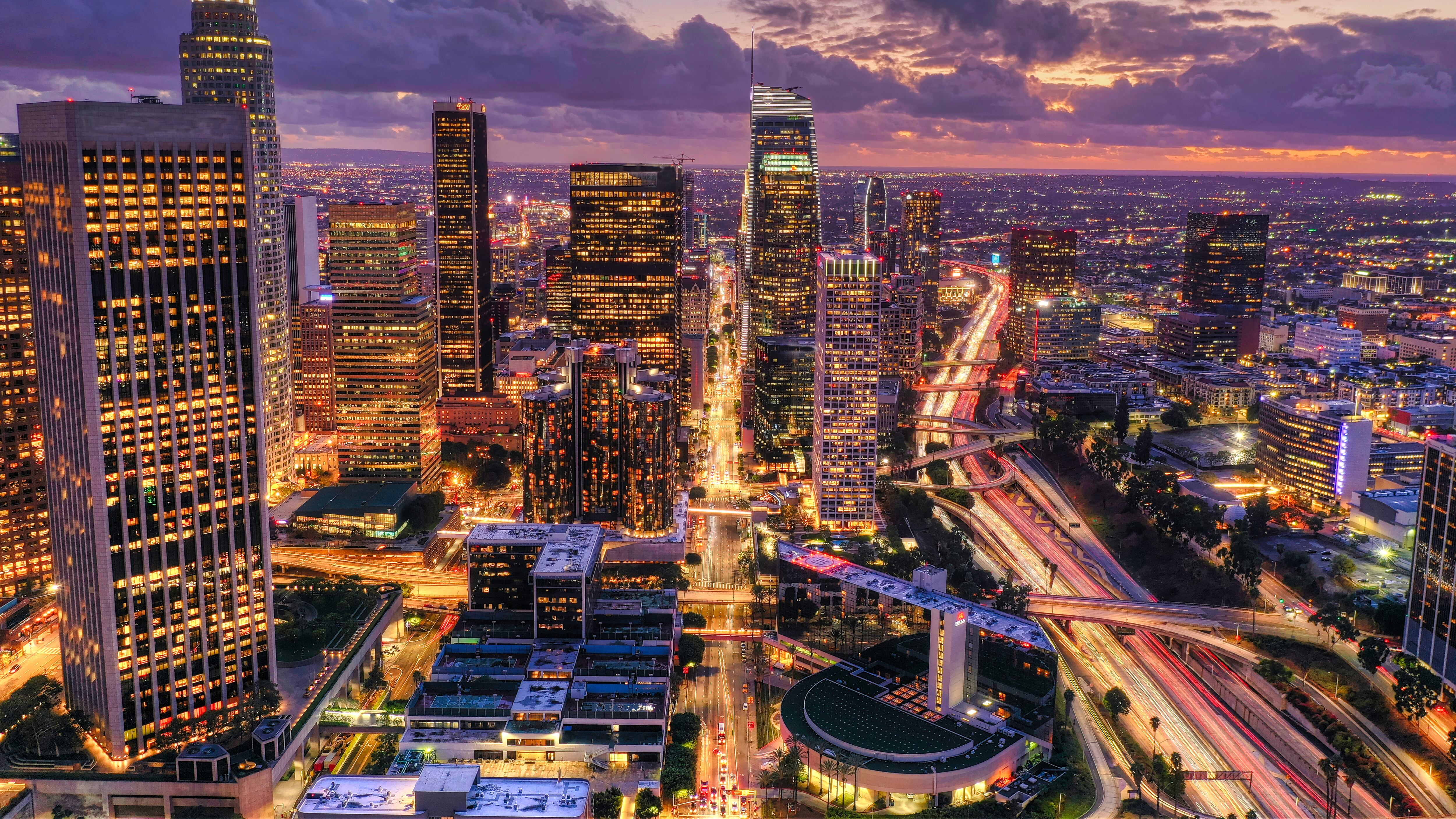 El clima casi perfecto de Los Ángeles permite disfrutar de actividades al aire libre en playas y parques durante todo el año. No obstante, también hay muchas opciones gratuitas en espacios cerrados. Foto: Freepik.