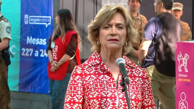 La alcaldesa de Providencia pidió al Presidente Gabriel Boric que cambie todo su gabinete luego de la crisis provocada por la acusación de violación en contra del exsubsecretario de Interior, Manuel Monsalve.