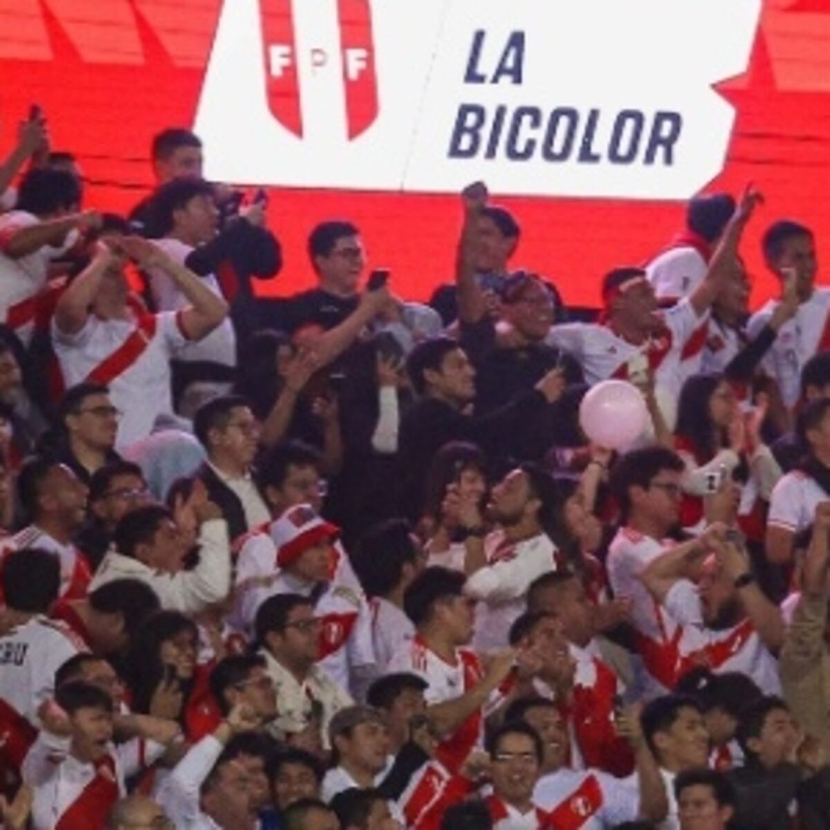 Columnista peruano incita a hinchas a boicotear a Chile Columnista peruano incita a hinchas a boicotear a Chile