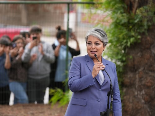 “La democracia habló fuerte y claro” y “la derrota siempre es breve”: Jeannette Jara reconoció el triunfo de Kast y llamó a la unidad de su sector