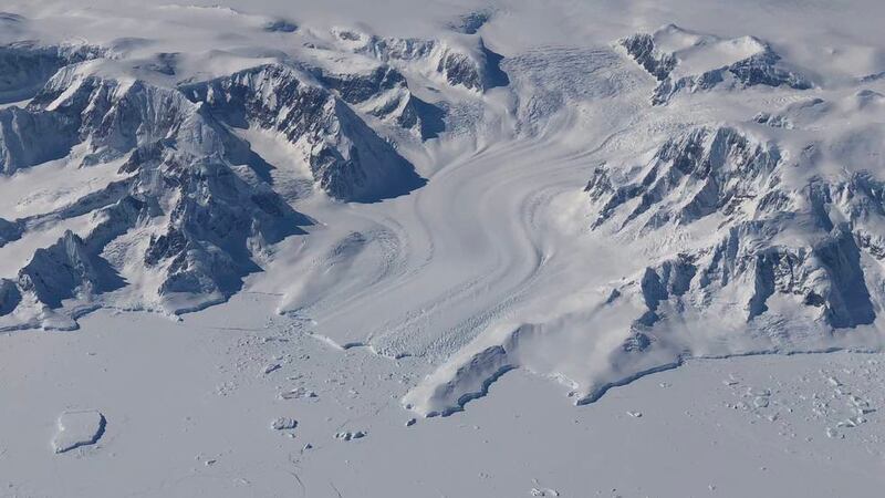 Canciller se refiere a posible hallazgo de petróleo en la Antártica: “Chile seguirá defendiendo la preservación” de la zona