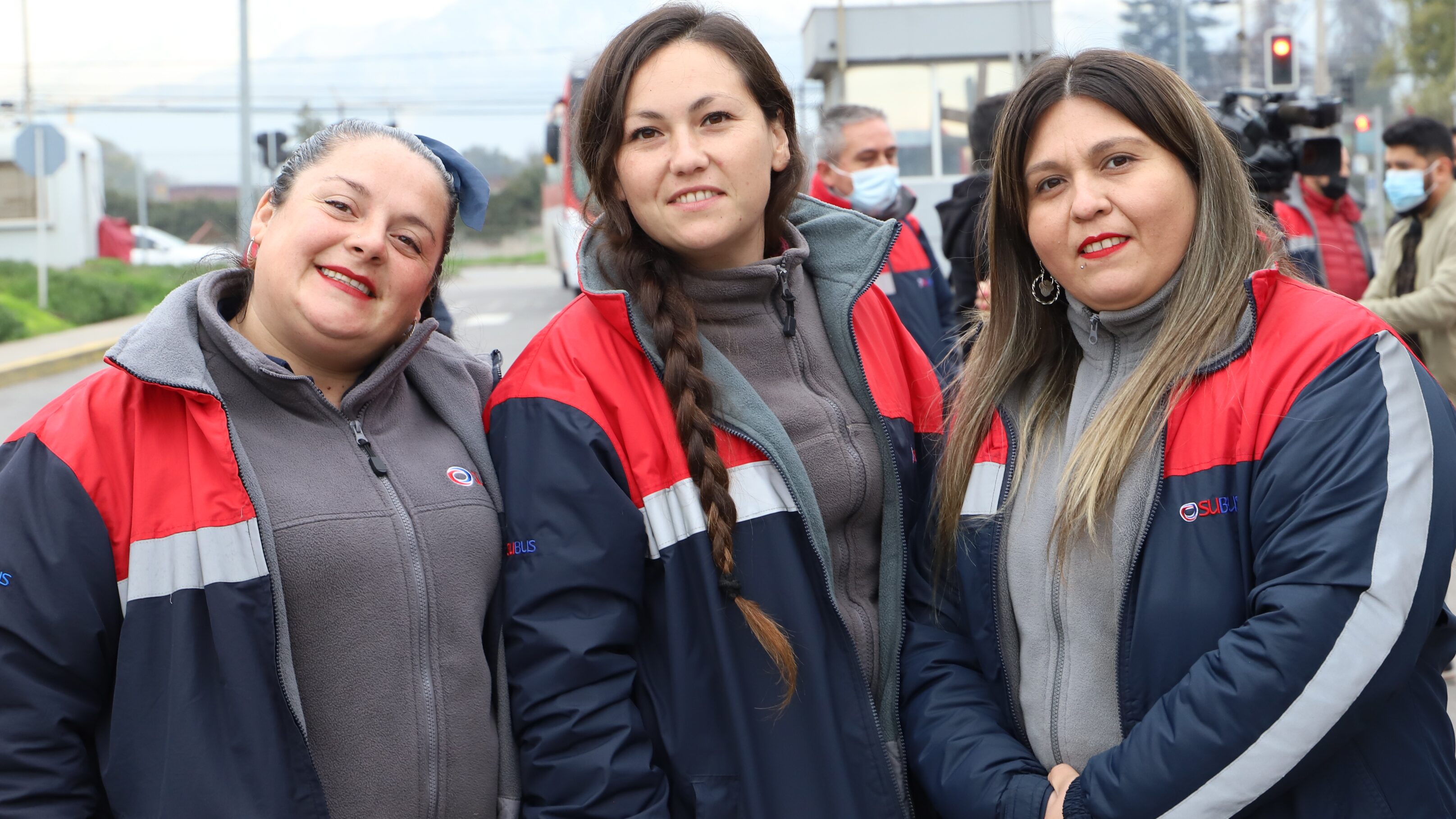 Este martes el MTT informó respecto de la iniciativa que busca beneficiar a una treintena de vecinas de La Pintana para ser conductoras de los buses Red que circulan por la comuna.