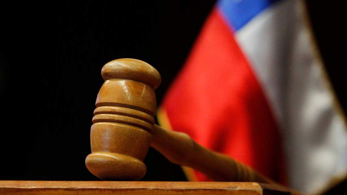 tribunal absolvió a preso del estallido.