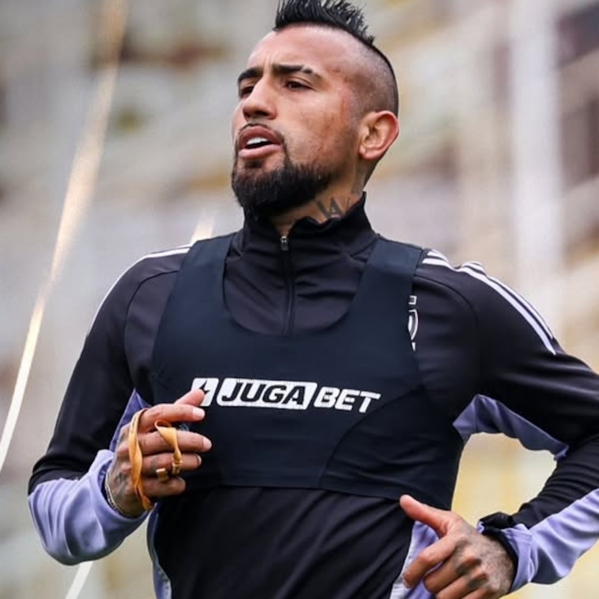 Productora chilena demanda a Arturo Vidal por estafa y apropiación indebida Productora chilena demanda a Arturo Vidal por estafa y apropiación indebida