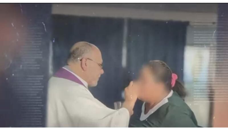 Una mujer denunció al sacerdote con quien habría mantenido una relación íntima y sexual