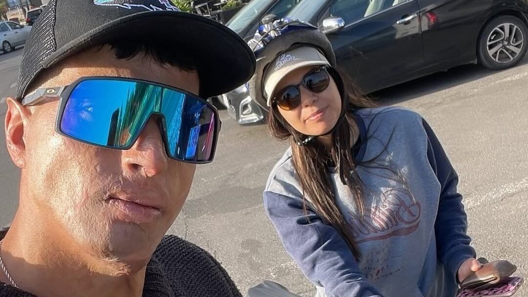 El otrora chico reality presentó oficialmente a su actual pareja en el podcast con el que debutará en YouTube en los próximos días.