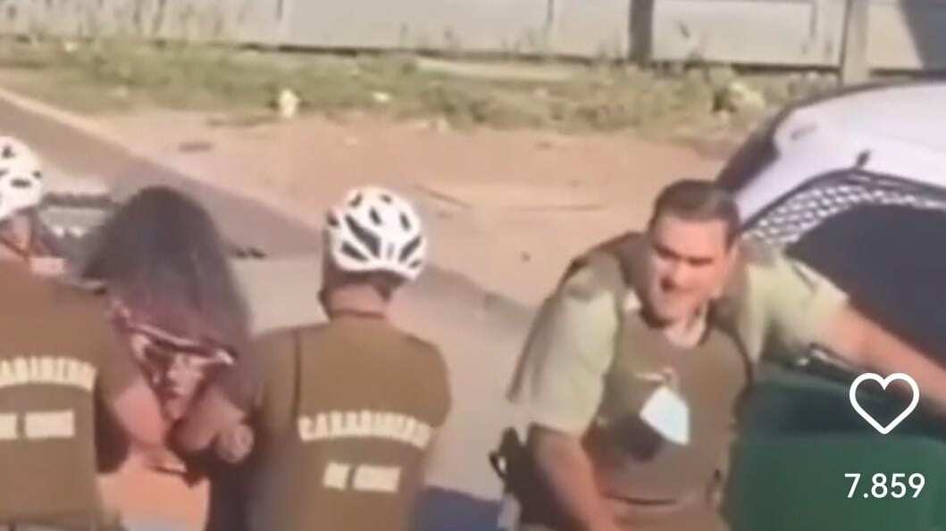 Carabinero fue golpeado en los genitales por mujer que estaba detenida.