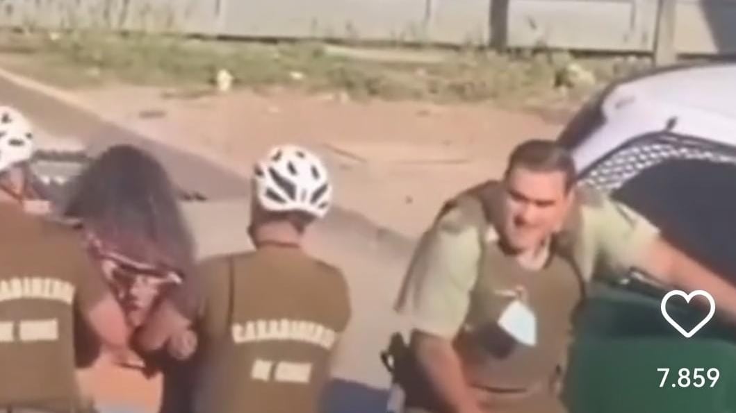 Carabinero fue golpeado en los genitales por mujer que estaba detenida.