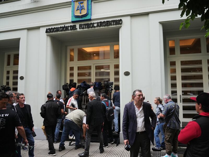 Crisis en el fútbol argentino: la justicia investiga a la AFA, a “Chiqui” Tapia y a varios clubes