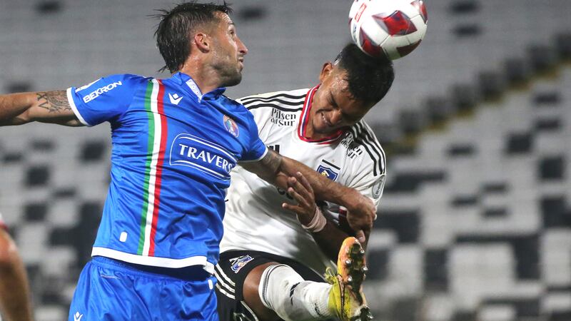 Con polémica sobre el final, Colo Colo se impuso a Audax Italiano y roza la cima