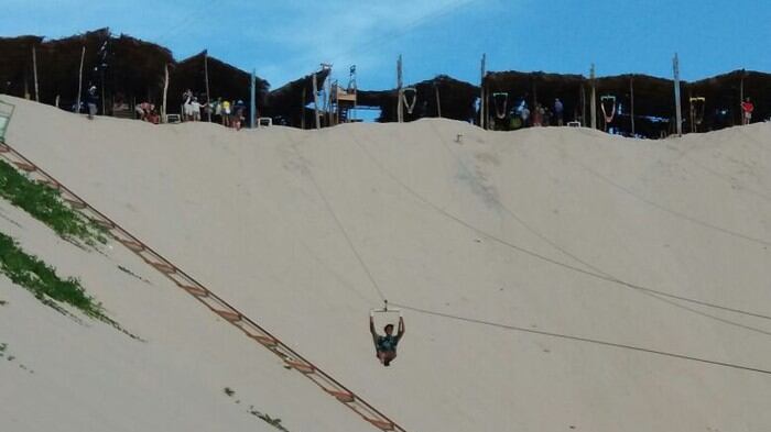 Es una de las atracciones turísticas en la playa Canoa Quebrada, en Brasil