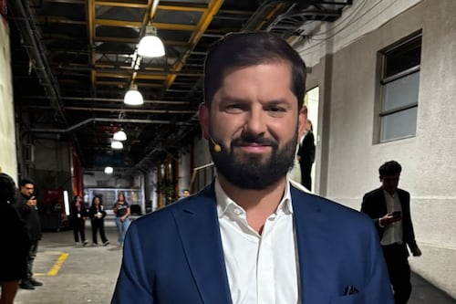 Gabriel Boric reaparece en congreso del Frente Amplio tras dejar La Moneda