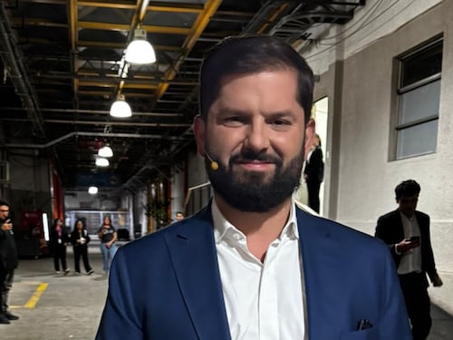 Gabriel Boric reaparece en congreso del Frente Amplio tras dejar La Moneda