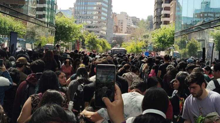 Actividad en Las Condes por el "Día del Tulipán""