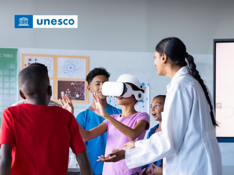 Aunque en las últimas décadas se han logrado avances significativos en el acceso a la educación, millones de niños, jóvenes y adultos siguen enfrentando barreras que limitan su derecho a aprender. Foto: UNESCO.