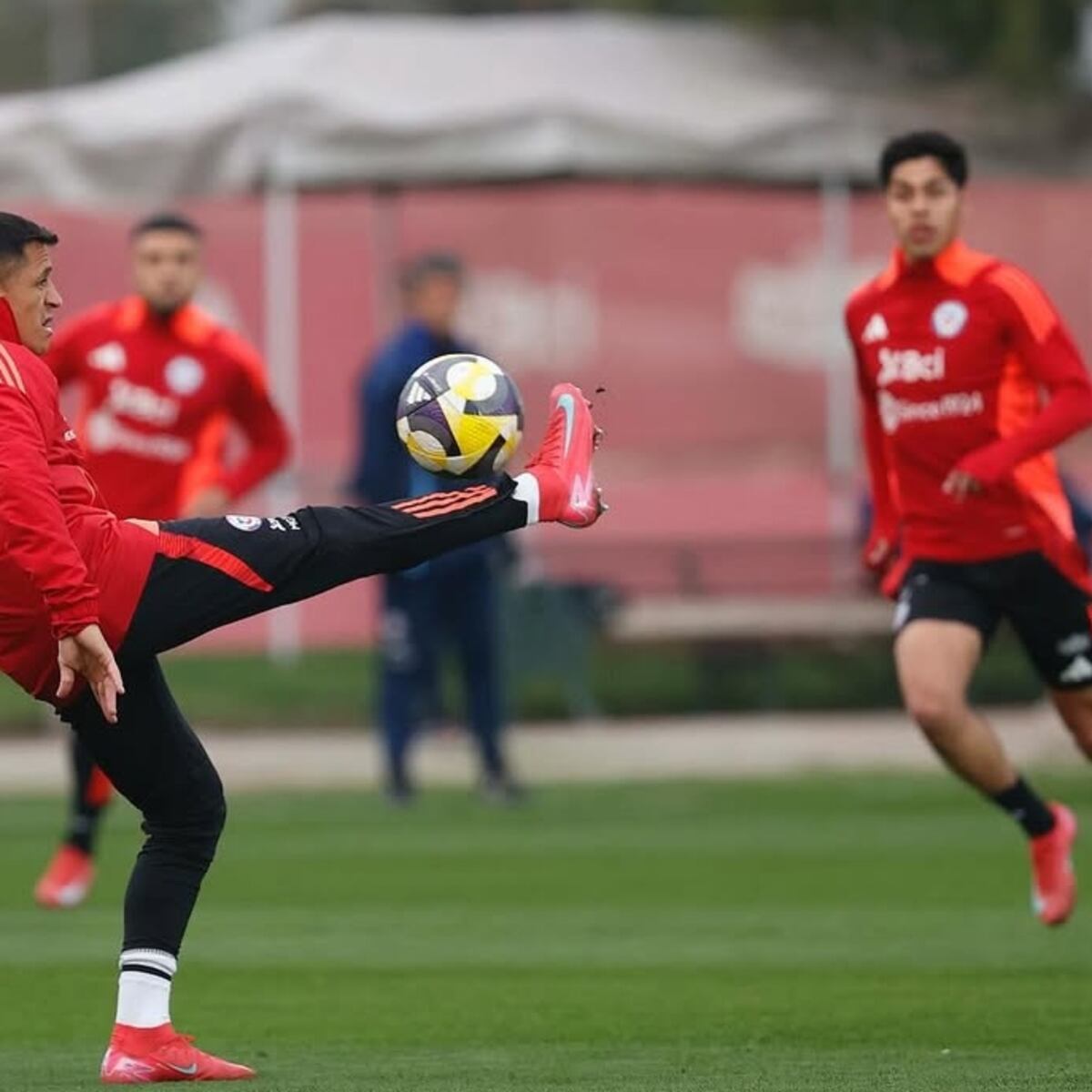 Ricardo Gareca prueba tridente ofensivo con Alexis Sánchez de centrodelantero Ricardo Gareca prueba tridente ofensivo con Alexis Sánchez de centrodelantero