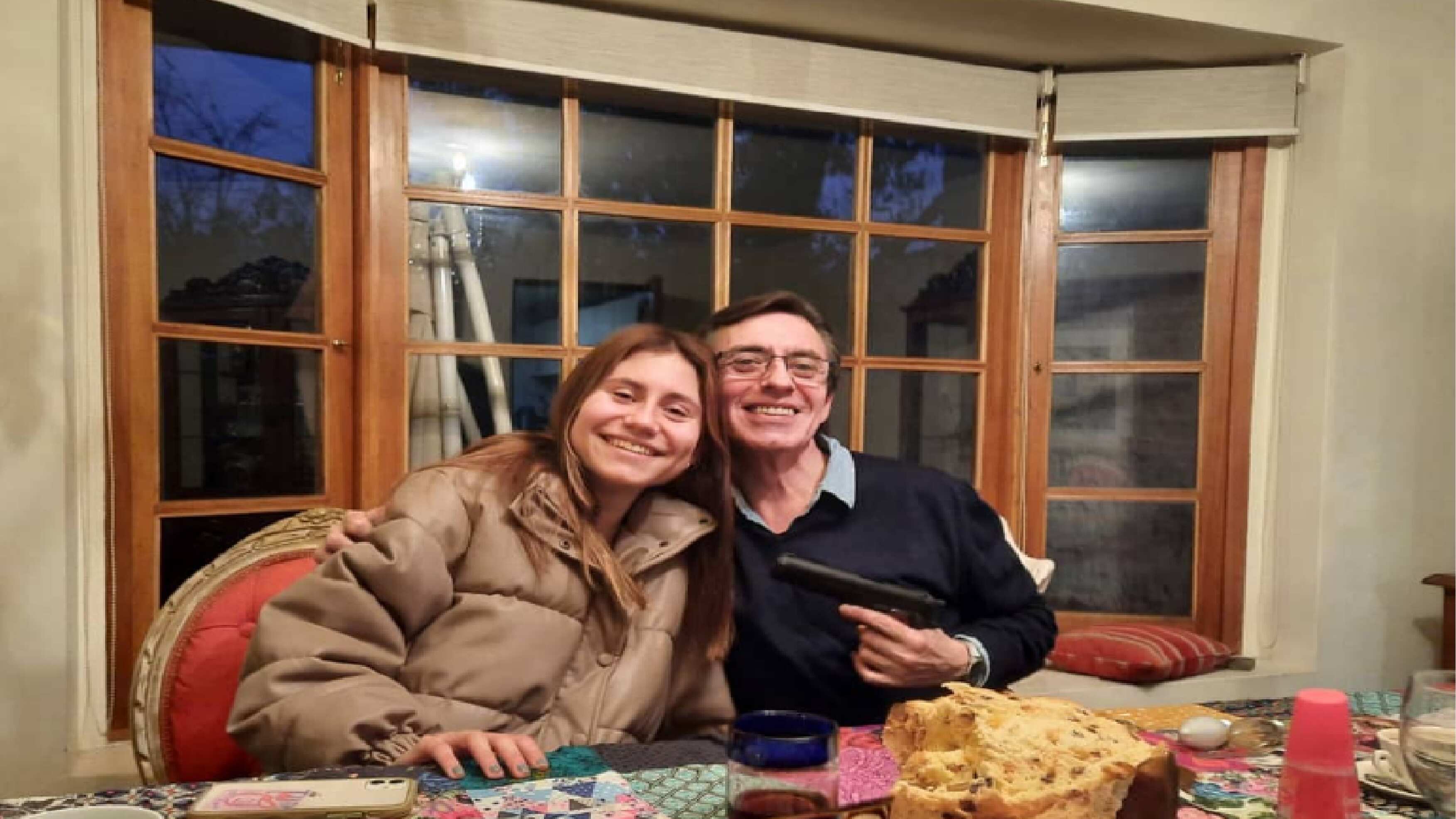 Claudio Fariña con su hija mayor.